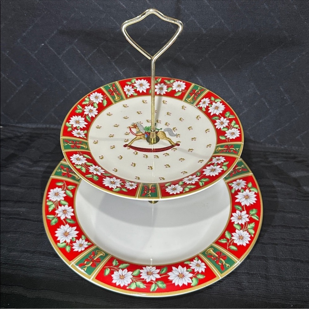Vintage Charlton Hall by Kobe Christmas Two Tier Cake/Cookie Server